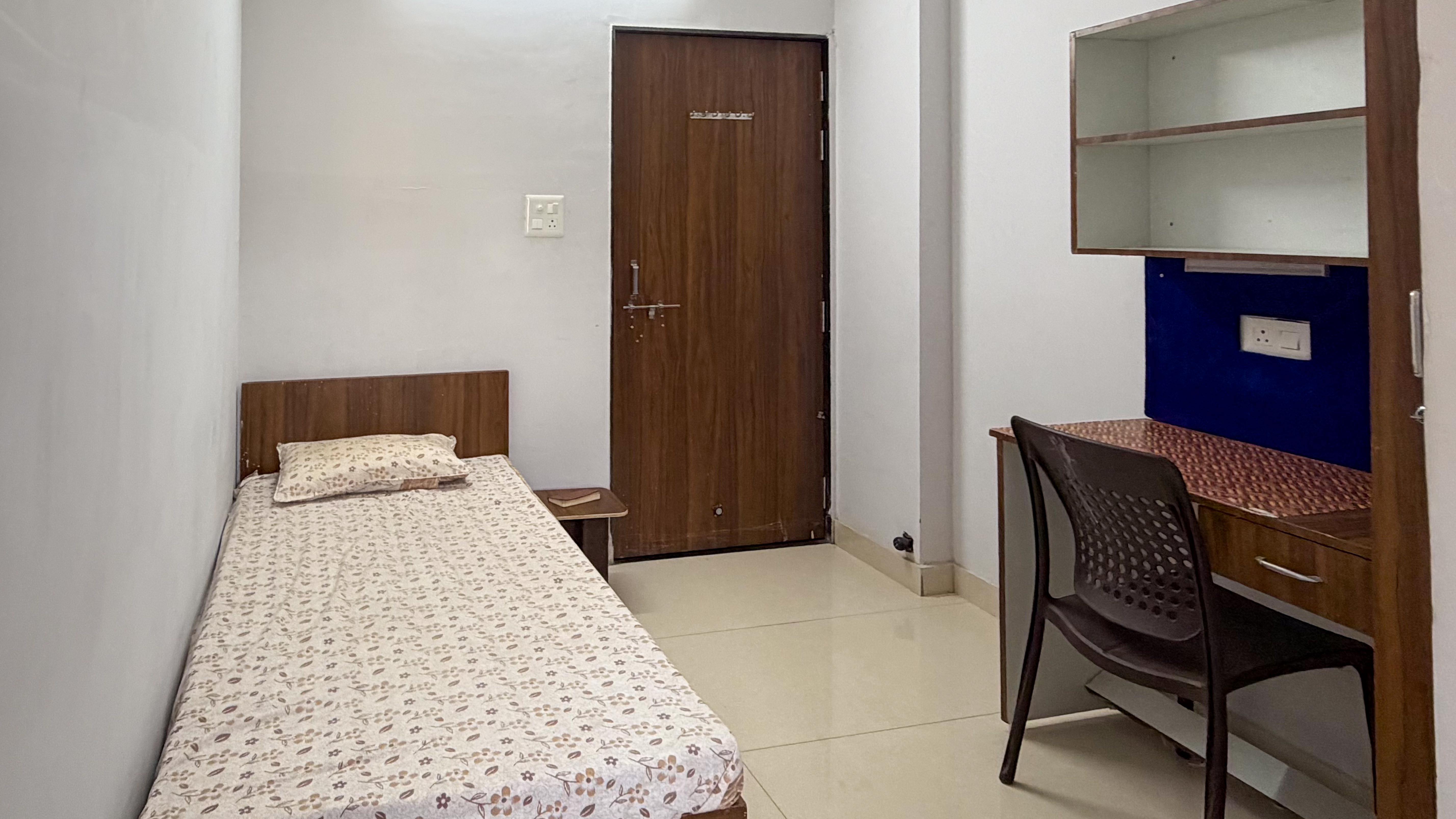 Single Room + Window 1